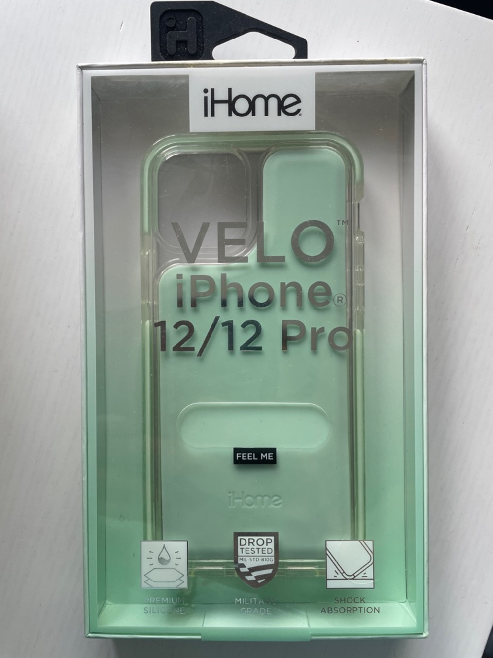 iHome VELO Silicone iPhone 12 / 12 Pro Case in Mint Green